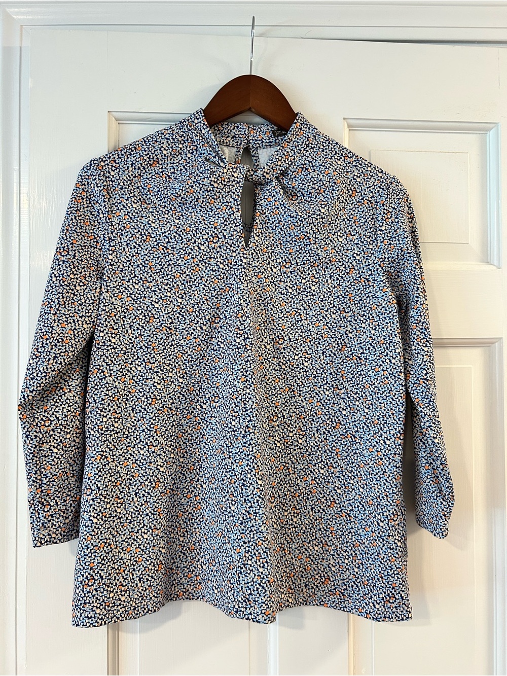 J. McLaughlin Blue Navy Orange Printed Top with 3/4 Length Sleeves - Picture 1 of 11